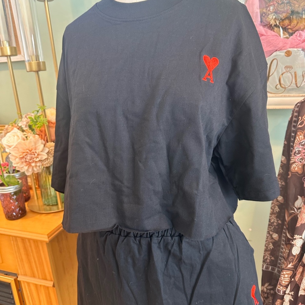 Black Women's Elastic-Waist Skirt with Red Heart Detail - Picture 7 of 13